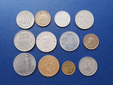 เหรียญต่างประเทศ คละๆ ปีเก่าๆ น่าสะสม รวม 12 เหรียญ๑