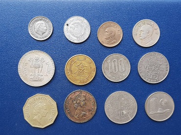 เหรียญต่างประเทศ คละๆ ปีเก่าๆ น่าสะสม รวม 12 เหรียญ๒