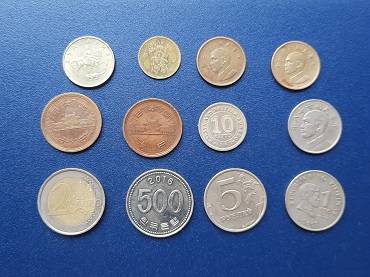 เหรียญต่างประเทศ คละๆ ปีเก่าๆ น่าสะสม รวม 12 เหรียญ๓