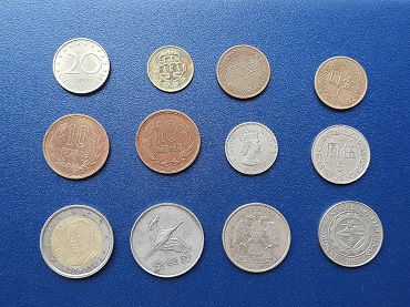 เหรียญต่างประเทศ คละๆ ปีเก่าๆ น่าสะสม รวม 12 เหรียญ๓