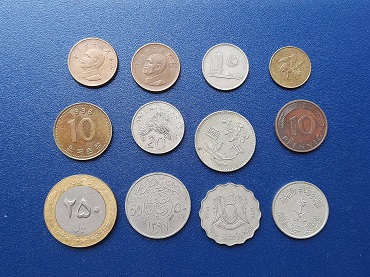 เหรียญต่างประเทศ คละๆ ปีเก่าๆ น่าสะสม รวม 12 เหรียญ๔