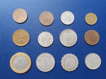 เหรียญต่างประเทศ คละๆ ปีเก่าๆ น่าสะสม รวม 12 เหรียญ๔