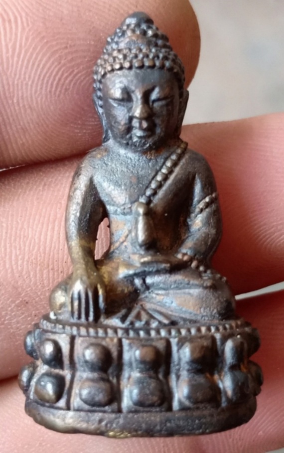 พระกริ่งรุ่น สร้างบารมี 2548 