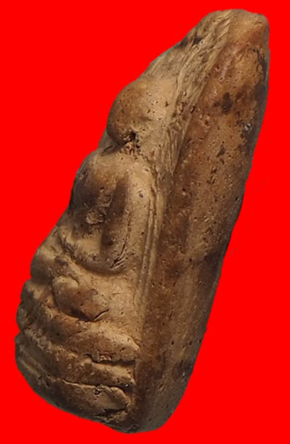 พระคงกรุเก่า พระยอดนิยมสกุลลำพูนฟอร์มตรงองค์ล่ำหนา ตำหนิชัดเจนพระปิ่นเดิมด้างขวาองค์พระ รับประกันแท้