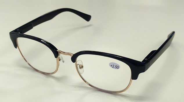 แว่นสายตายาว ทรง Clubmaster สีดำ ของใหม่ / พิเศษ ซื้อ1แถม1ไปเลยครับ