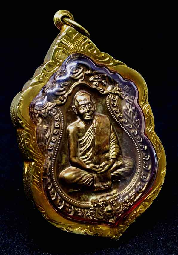  เสมาหลวงพ่อสาคร วัดหนองกรับ เนื้อชนวน เลี่ยมทอง 80 เปอร์เซนต์ พร้อมบูชา สวยเดิม 