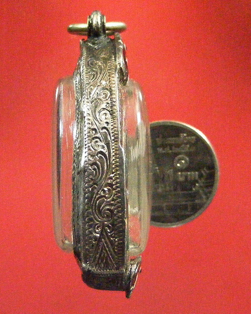 พระผงปักกลด พิมพ์ใหญ่ หลวงปู่แหวน สุจิณโณ เนื้อขาว ปี2517 วัดดอยแม่ปั๋งพร้อมตลับเงิน