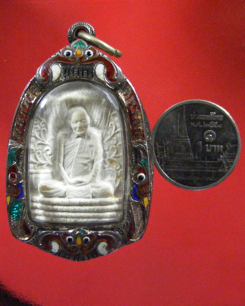 พระผงปักกลด พิมพ์ใหญ่ หลวงปู่แหวน สุจิณโณ เนื้อขาว ปี2517 วัดดอยแม่ปั๋งพร้อมตลับเงิน