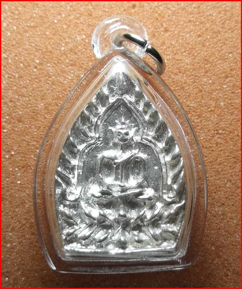 เหรียญหล่อพิมพ์เจ้าสัวมหาเศรษฐี เนื้อเงิน หลวงพ่อชำนาญ วัดบางกุฎีทอง จ.ปทุมธานี ปี 2547 เลี่ยมพร้อม