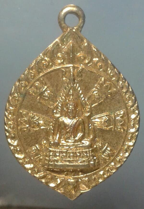 เหรียญพระพุทธชินราช สร้างพระอุโบสถวัดสีจำปา ปี๒๓ กะไหล่ทอง เคาะเดียวครับ