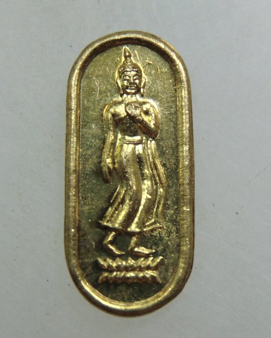 เหรียญพระลีลาหลวงปู่บุญตา วัดคลองเกตุ