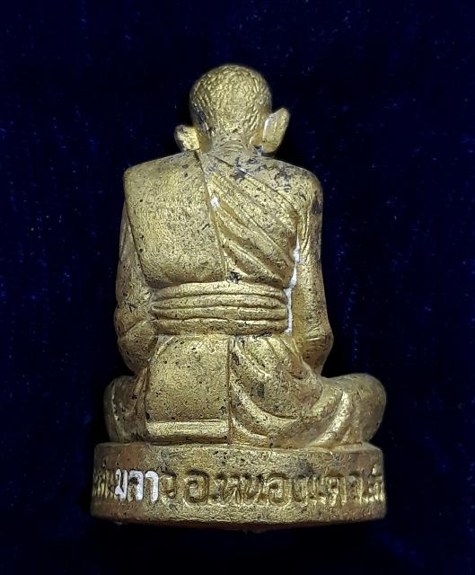 รูปหล่อพ่อผินะ วัดสนมลาว สระบุรี