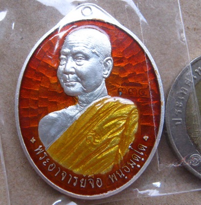 เหรียญหันข้าง หลวงพ่อจื่อ จ ชัยภูมิ ปี2558เลข334 รุ่นประวัติศาสตร์ไตรภาคีฯ เนื้อเงินลงยา พร้อมกล่อง