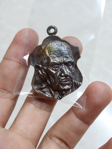 เหรียญลายมือเศรษฐี เนื้อนวะ ผิวไฟรุ้ง  หลวงปู่หมุน วัดบ้านจาน