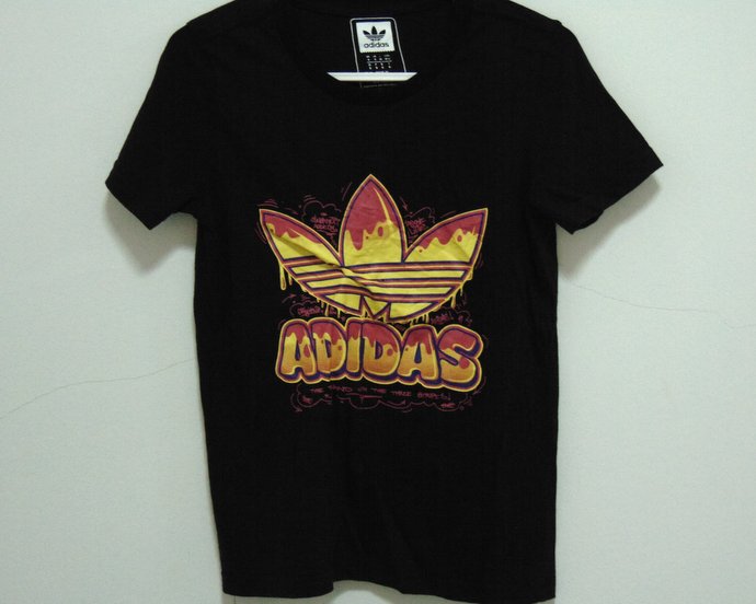 เสื้อยืด adidas ขนาด S