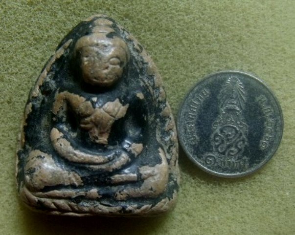 **วัดใจ**พระเนื้อดิน พิมพ์หลวงพ่อโต บางกระทิง พิมพ์ใหญ่ ลงรัก เก่า ไม่ทราบที่**สวยๆ เชิญชมครับ