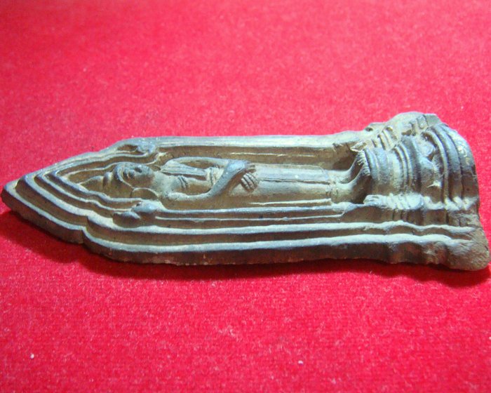 พระโคนสมอเนื้อดิน พิมพ์ปางถวายเนตร ปิดทองเดิมๆ