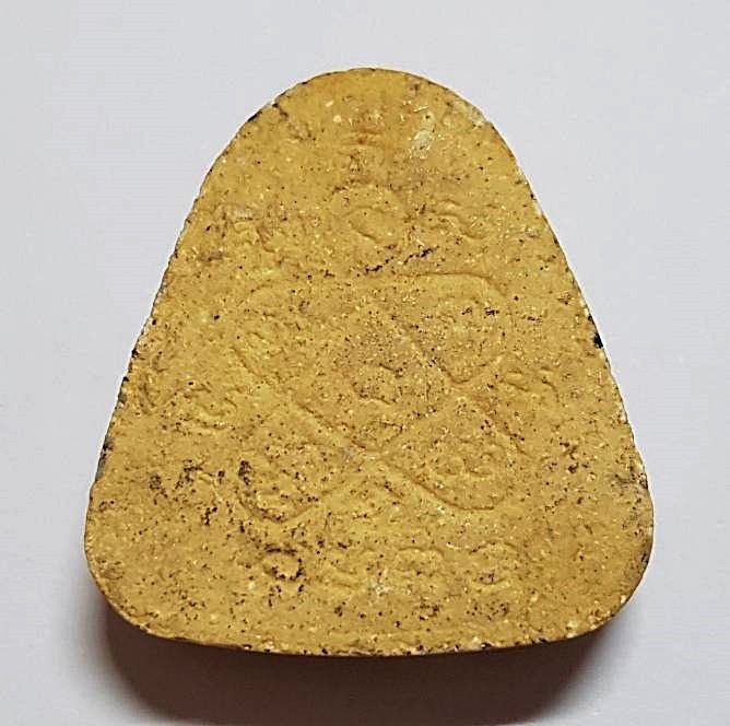 พระปิดตามหาลาภลายกนก พิมพ์เล็ก เนื้อดินเจ็ดโป่ง ปี 2538 หลวงพ่อสาคร วัดหนองกรับ จ.ระยอง