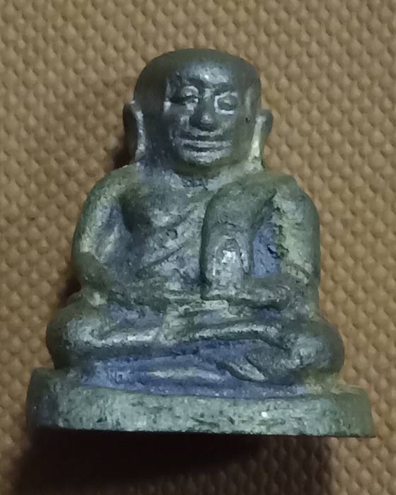 รูปหล่อ ล.พ.เงิน รุ่นช้างคู่ย้อนยุค ปี 2560