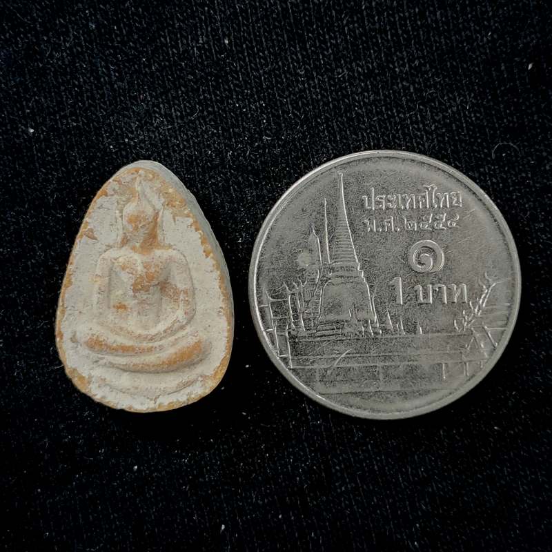 พระผงกลีบบัว หลวงปู่สี วัดเขาถ้ำบุญนาค จ.นครสวรรค์ ปี 2517