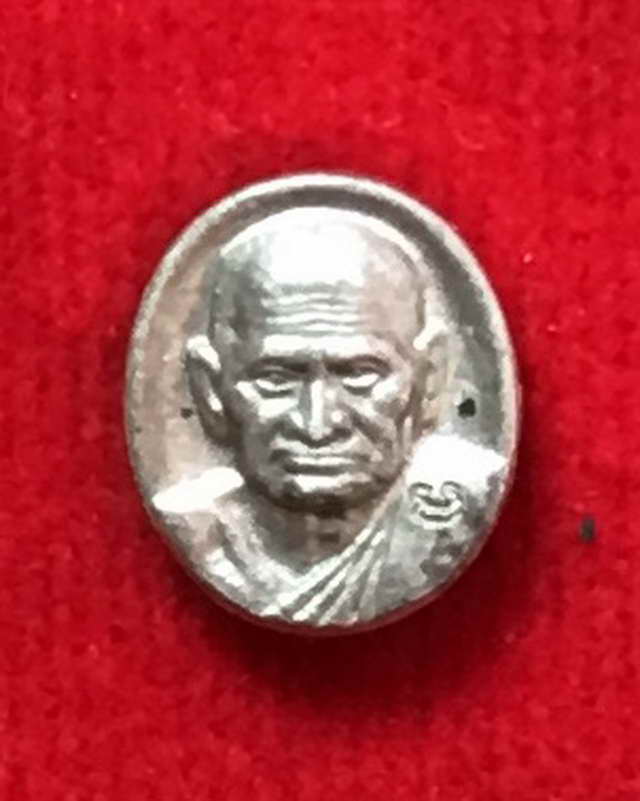 เหรียญเม็ดยาเนื้อเงิน หลวงพ่อเงิน รุ่นพระพิจิตร ปี2542-2543