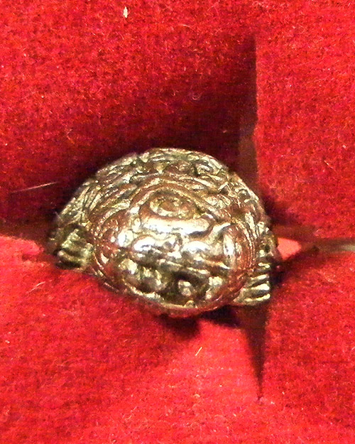 พระปิดตา เนื้อโลหะ ไม่ทราบเกจิ บรรบายตามภาพ