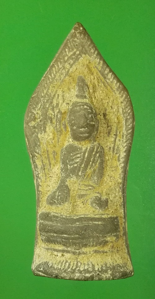 พระเชียงแสนใบหอก เนื้อดิน ลงกรุ คราบกรุจัดๆ