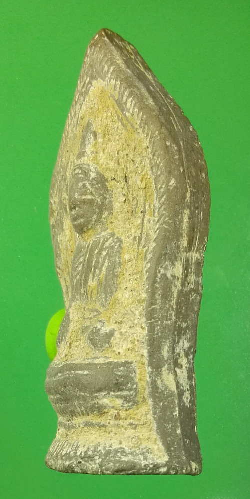 พระเชียงแสนใบหอก เนื้อดิน ลงกรุ คราบกรุจัดๆ