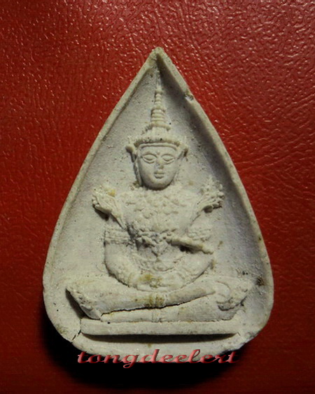 พระแก้วมรกต พิมพ์ทรงเครื่องฤดูร้อน เนื้อผง หลัง ภปร. ปี 2530 พระดีพิธีใหญ่ค่ะ