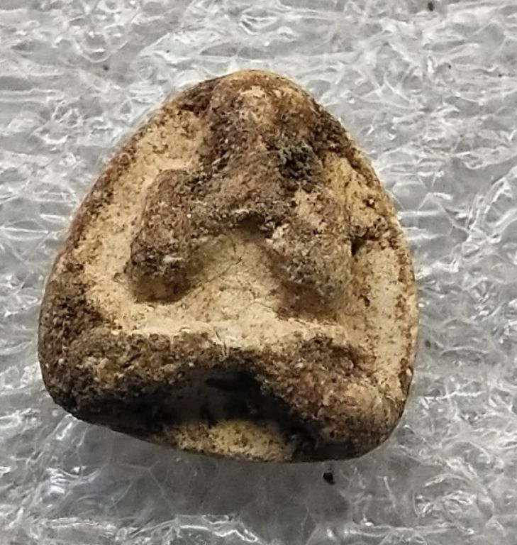 พระปิดตาเนื้อผงเก่าๆครับ