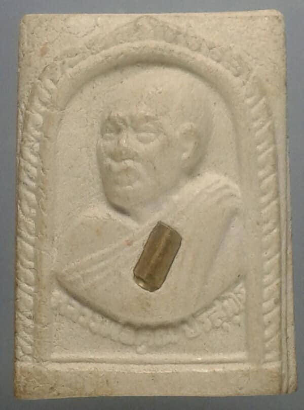 พระผงหลวงพ่อคูณ วัดบ้านไร่ตะกรุดทอง 1 ดอก   เคาะเดียวครับ