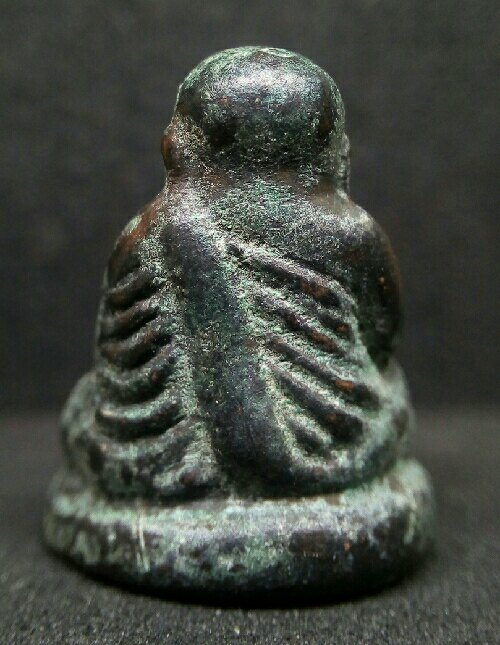 รูปหล่อ หลวงพ่อเงิน วัดบางคลาน ปี28 รุ่น ปืนแตก พิมพ์แจกแม่ครัว มีคราบเบ้าและคราบเนื้ออมสนิมแดงธรรมช