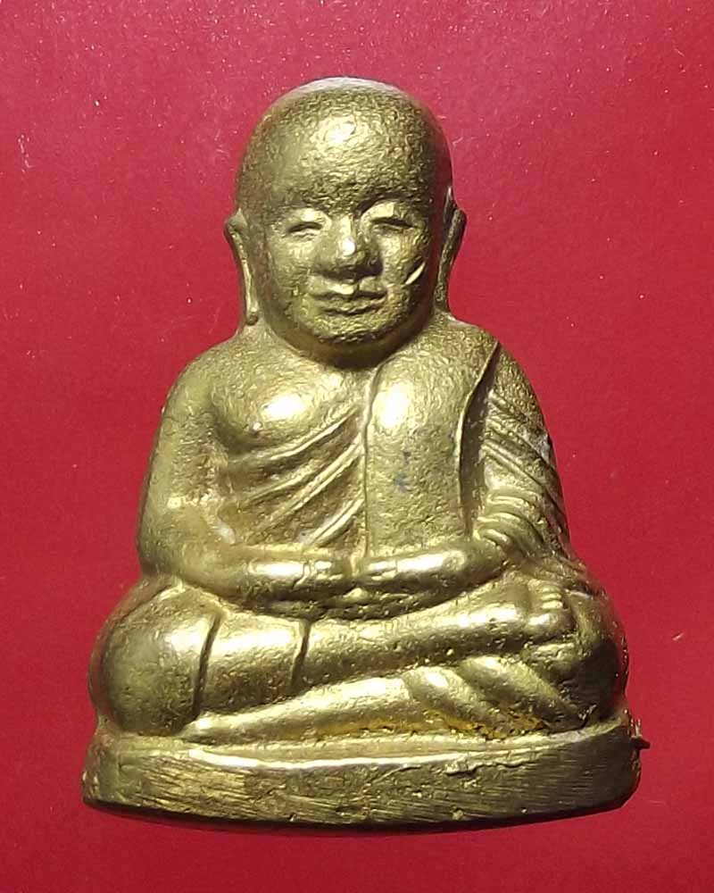 รูปหล่อปั๊มซีกหลวงพ่อเงิน บางคลาน กองทุน ๕๓ พิมพ์ลึก เนื้อทองเหลือง
