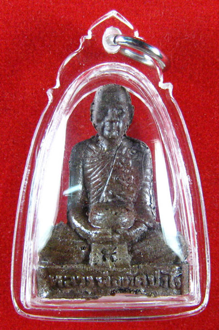 รูปเหมือนอุ้มบาตรเนื้อครั่งพุทรา หลวงพ่อตัด วัดชายนา เพชรบุรี ปี 2552