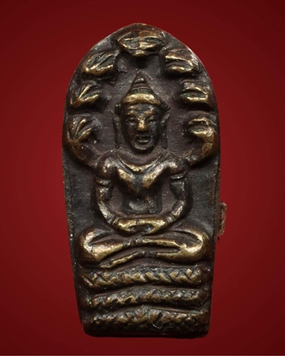 พระปรกใบมะขามรุ่นแรกหลวงปู่แหวน เนื้อทองแดง ปี 2516...D005