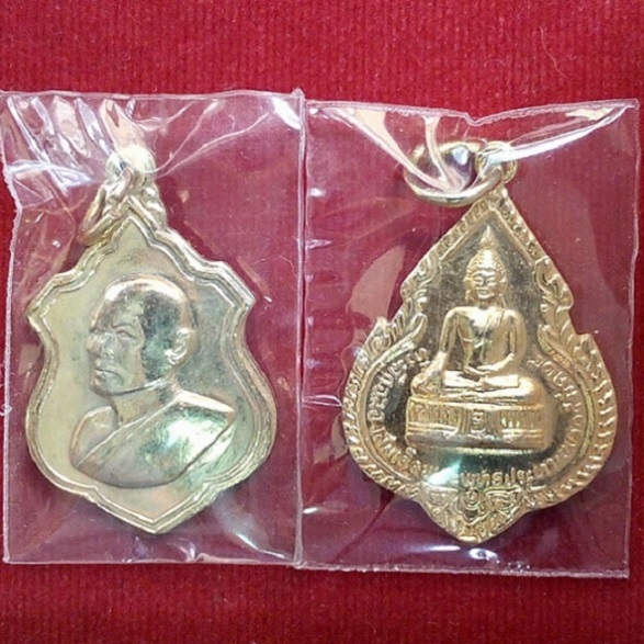 เหรียญหลวงพ่อแพ วัดพิกุลทอง สิงห์บุรี กะไหล่ทอง 2เหรียญ...เคาะเดียวแดง... 