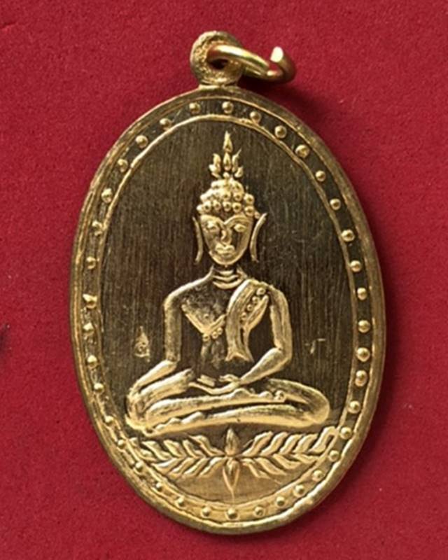 เหรียญพระพุทธ หลังปิดตาพระอาจารย์ดิเรก อนุตตโร วัดหนองทราย เนื้อทองทิพย์