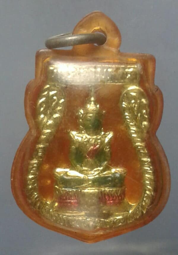 เหรียญพระแก้วมรกต หลวงปู่ทิม ออก ปี๑๗ เลี่ยมเดิม  เคาะเดียวแดงครับ    