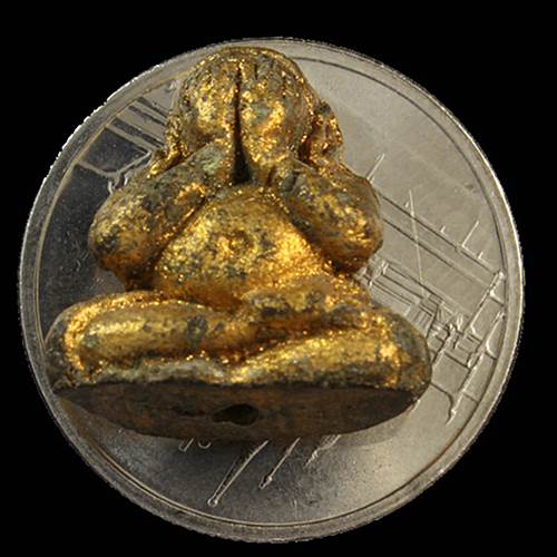 พระปิดตาผงใบโพธิ์กลางหาว หลวงพ่อเขียววัดระเว ศิษย์ของหลวงพ่อหมาวัดระเว ฝังตะกรุดใต้ฐาน