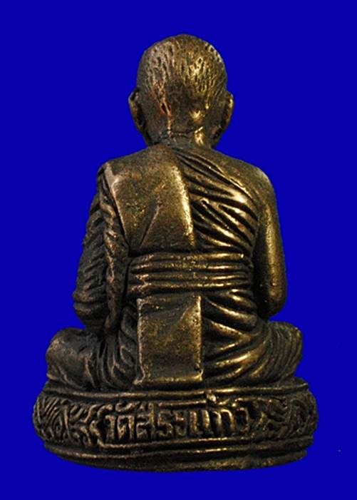 รูปเหมือนหลวงพ่อคูณรุ่นแรกปี27ออกวัดวัดสระแก้ว เนื้อขันลงหิน สวยๆ ครับ