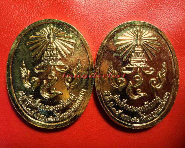 เหรียญรัชกาลที่ 5 วัดเบญจมบพิตร ปี 2535 ทองแดงและกะไหล่ทองลงยา 2 เหรียญ สวยมากค่ะ