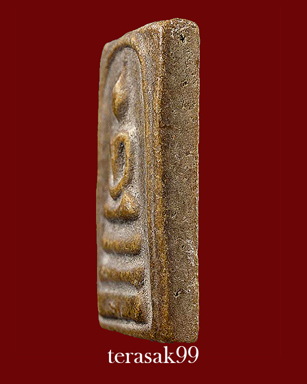 สมเด็จสามชั้น(มีเนื้อเกินข้างเกศซ้าย) เนื้อผงน้ำมัน หลวงพ่อกวย วัดโฆษิตาราม พิมพ์มาตรฐาน(1)