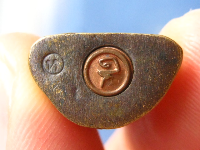 รูปหล่อ หลวงพ่อยิ้ม วัดหนองผักนาก สุพรรณบุรี