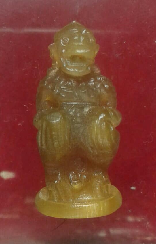 หนุมานแกะจากเขาควายเผือก ก้นอุดผงพรายกุมารผสมเส้นเกศา หลวงพ่อสิน วัดระหารใหญ่  เคาะเดียวครับ 