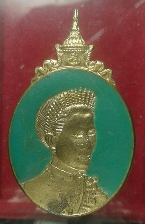 เข็มกลัดพระบรมราชินีนาถ    เคาะเดียวครับ