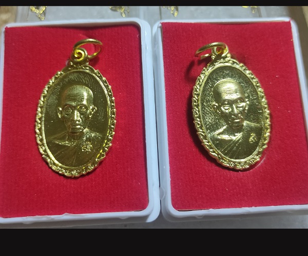 เหรียญหลวงพ่อรวย รุ่น รวย รวย เฮง เฮง วัดตะโกปี60 อยุธยา