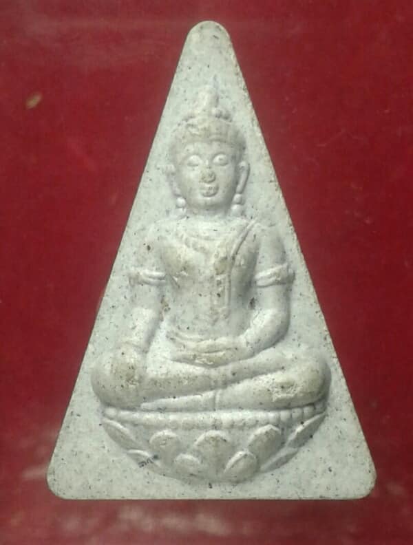 พระนางพญา ๖ รอบ หลังสก เคาะเดียวแดงครับ