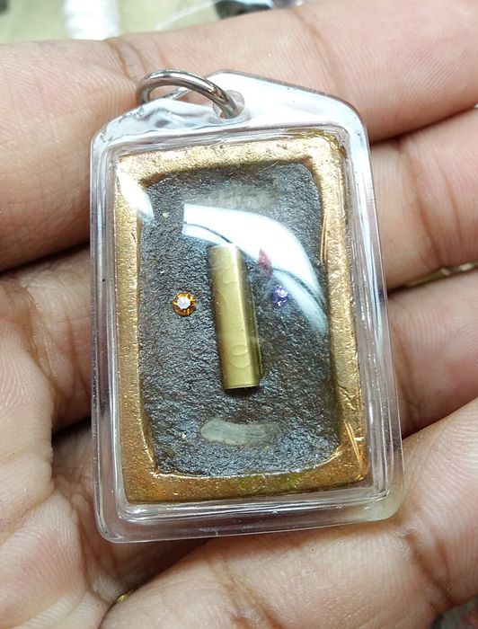 พระปิดตาทองแสนแท่ง ( ทองแท่งของหลวงพ่อ รวยไวไว ) ปี ๒๕๕๖ หลว งพ่อชำนาญ วัดบางกุฎีทอง จ.ปทุมธานี เนื้