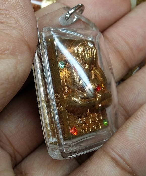 พระปิดตาทองแสนแท่ง ( ทองแท่งของหลวงพ่อ รวยไวไว ) ปี ๒๕๕๖ หลว งพ่อชำนาญ วัดบางกุฎีทอง จ.ปทุมธานี เนื้