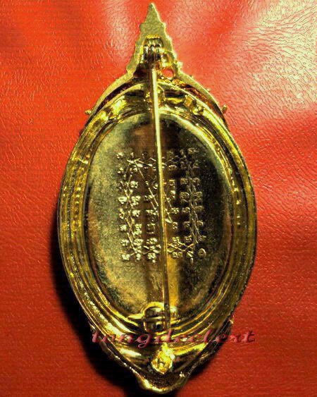 ล็อกเก็ตหลวงพ่อฤาษีลิงดำ วัดท่าซุง กะไหล่ทองประดับเพชร สวยมากค่ะ